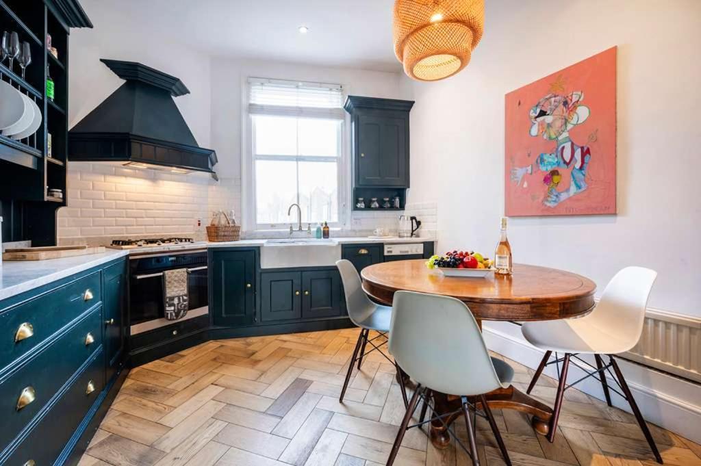 Apartment Made In Chelsea- 2 Bed By Out Of Office Lifestyle