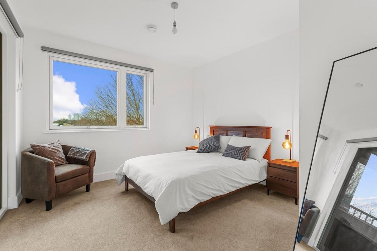 Modern Flat In Heart Of * London