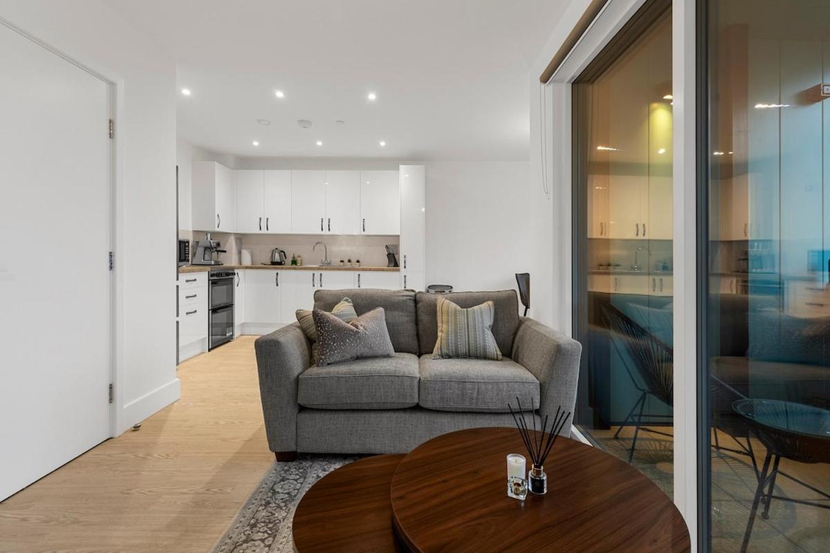 Modern Flat In Heart Of Apartment London