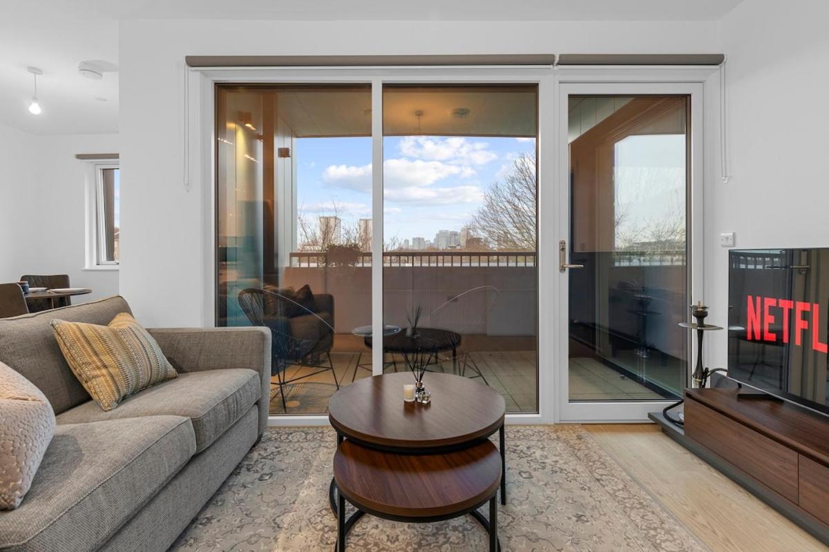 Modern Flat In Heart Of * London