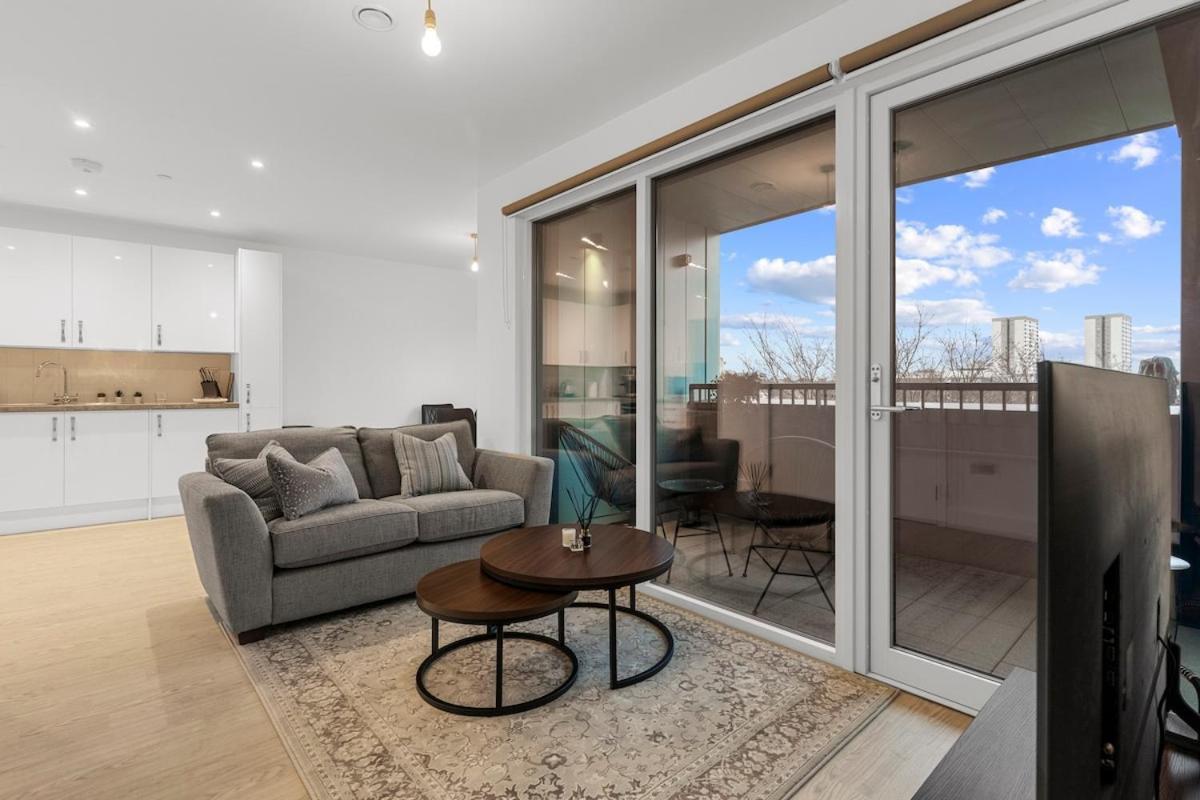 Modern Flat In Heart Of * London