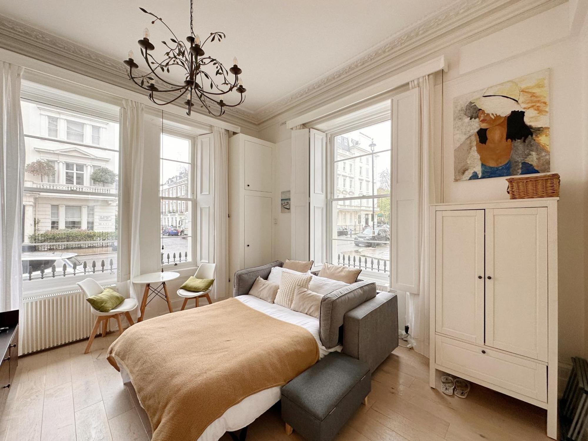 Tranquil Retreat Loft ~ Close To Victoria! * London
