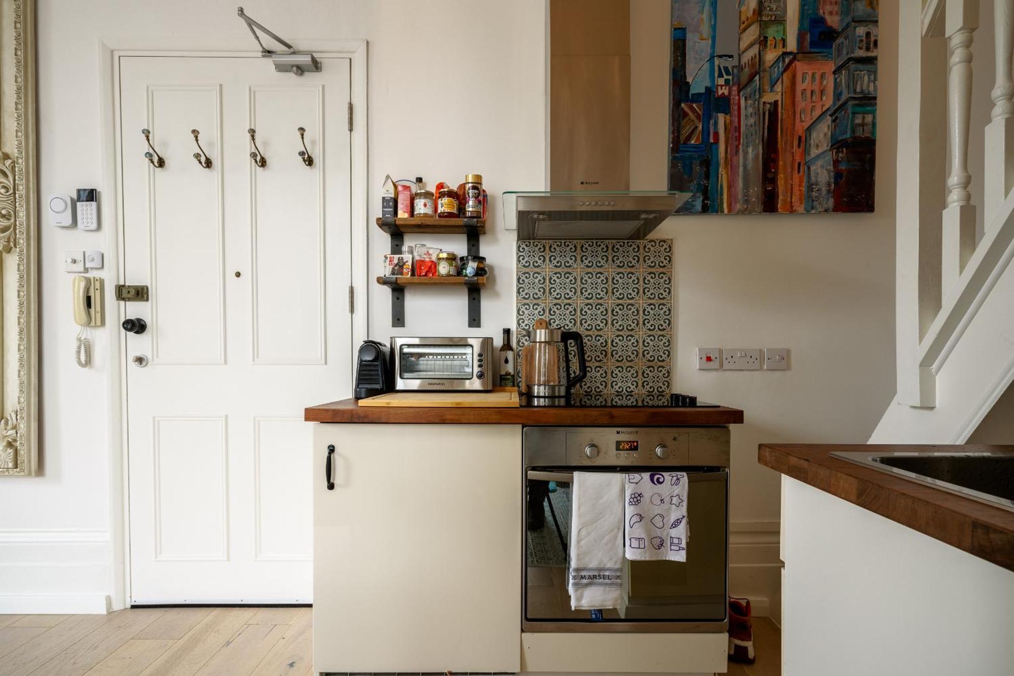 Tranquil Retreat Loft ~ Close To Victoria! Apartment London