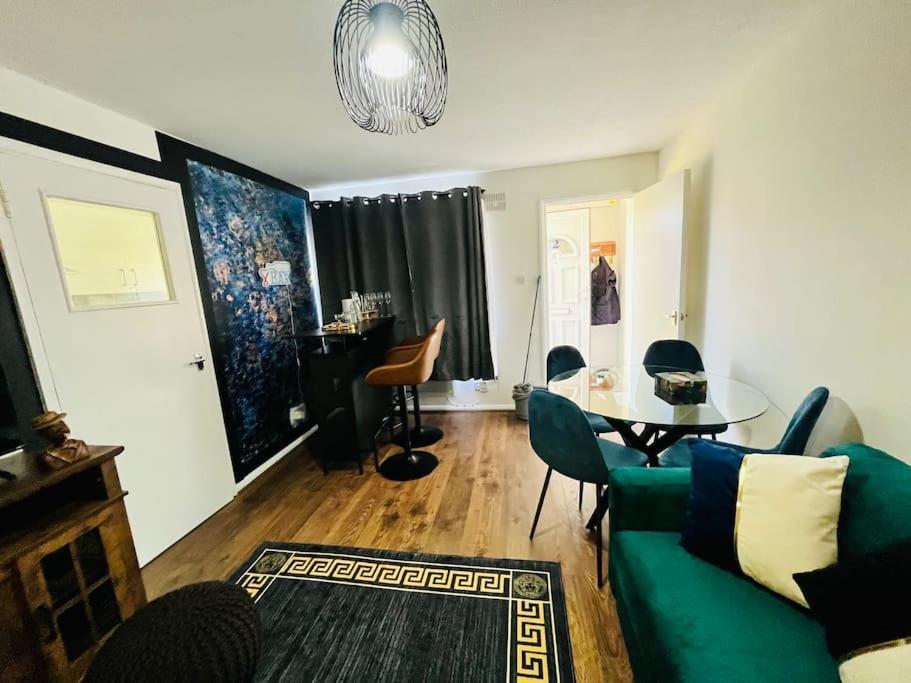 Luxury Snug In Wembley Park! Apartment *