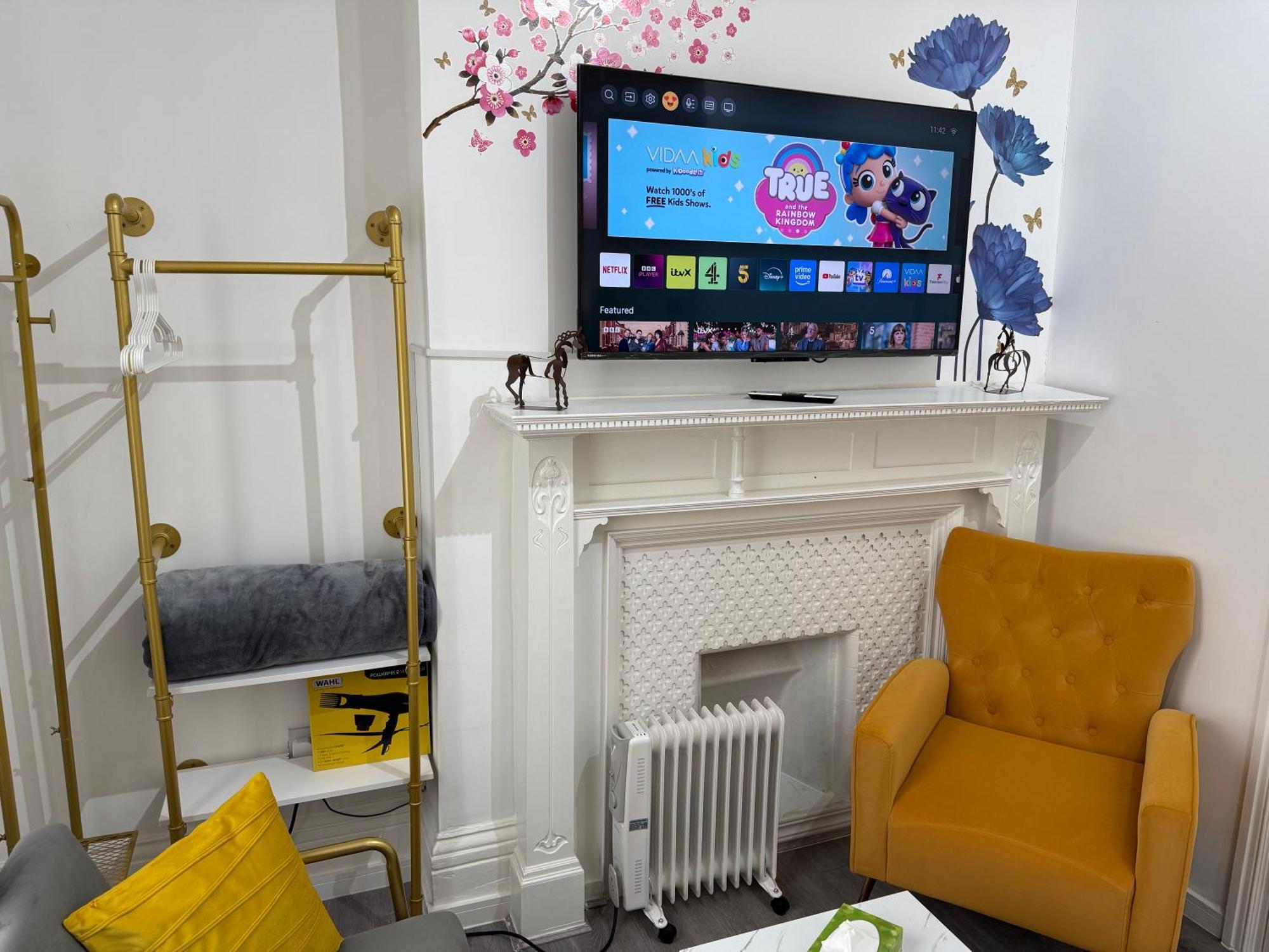 Luxury In Victoria, 7 Minutes Walk To Victoria Station, 6 Habitación en casa particular *