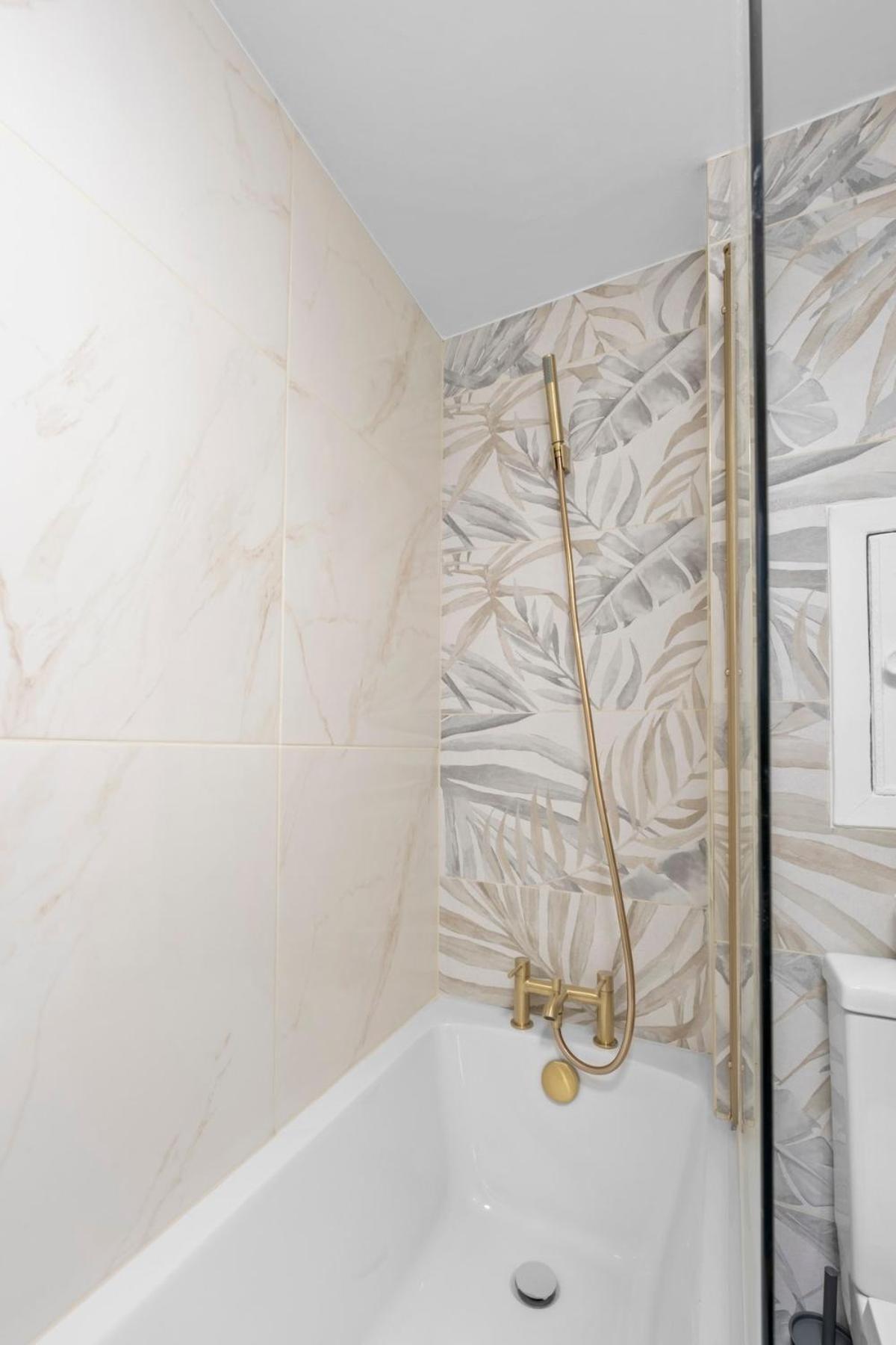 1 Bed Gem Next Hyde Park In Location Apartment