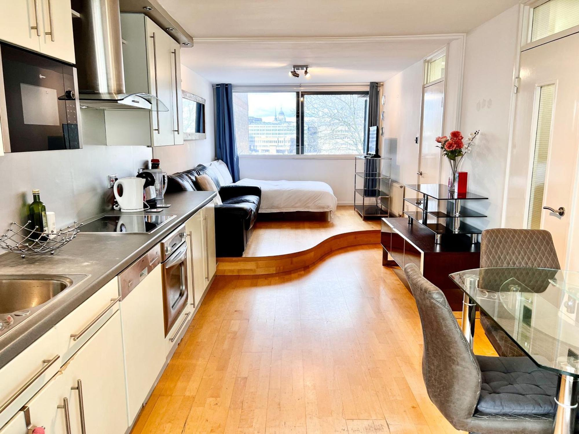 Great River Thames View Entire In The Most Central London
