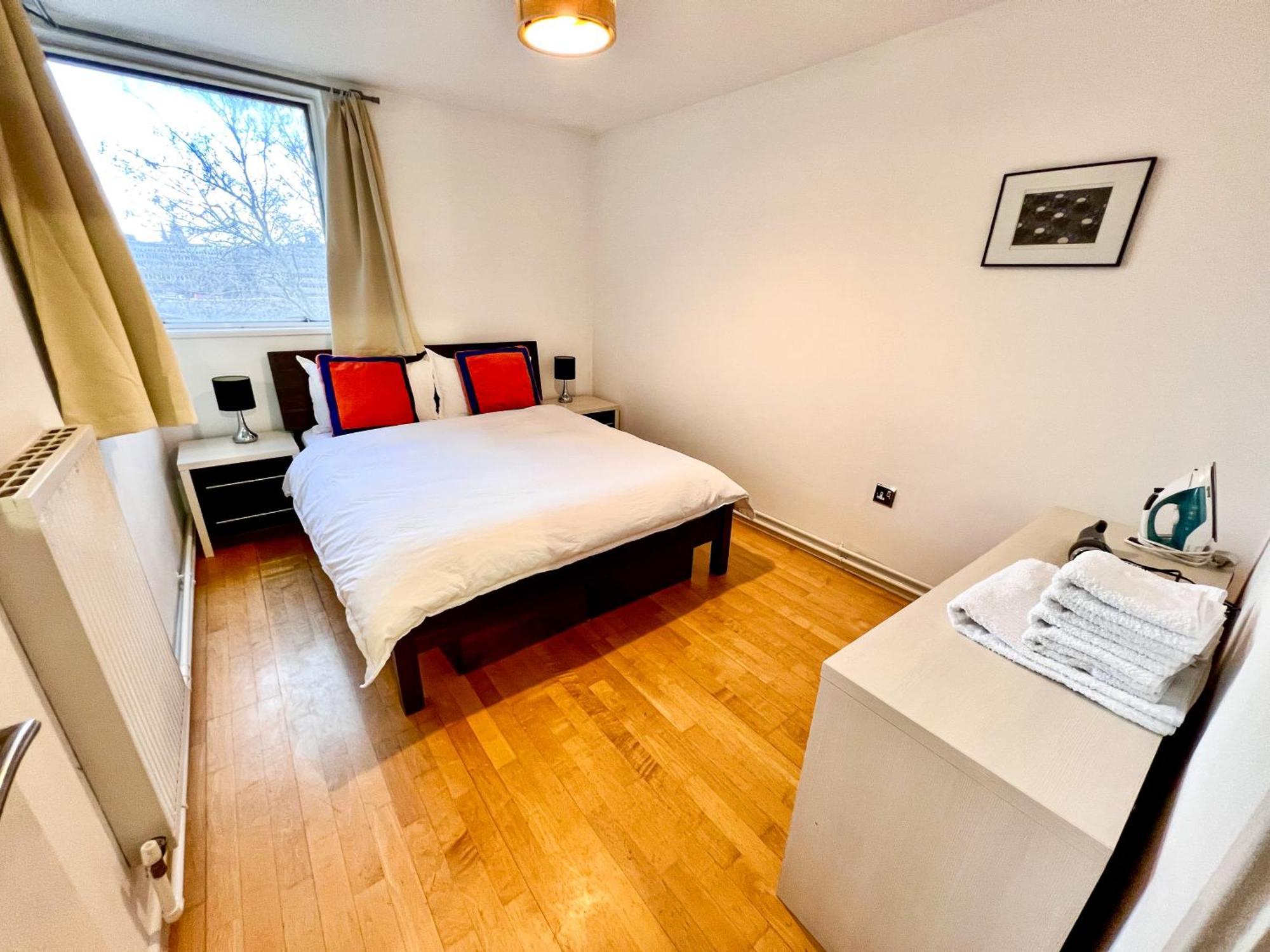 Great River Thames View Entire In The Most Central London