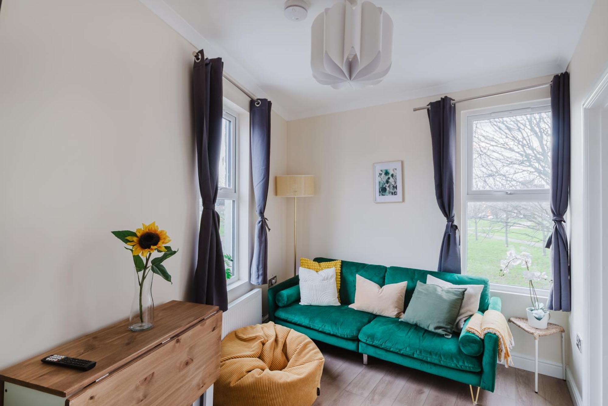 Modern Cosy Corner Flat - 2 Bed Close To 2x Tube Stations Leilighet *