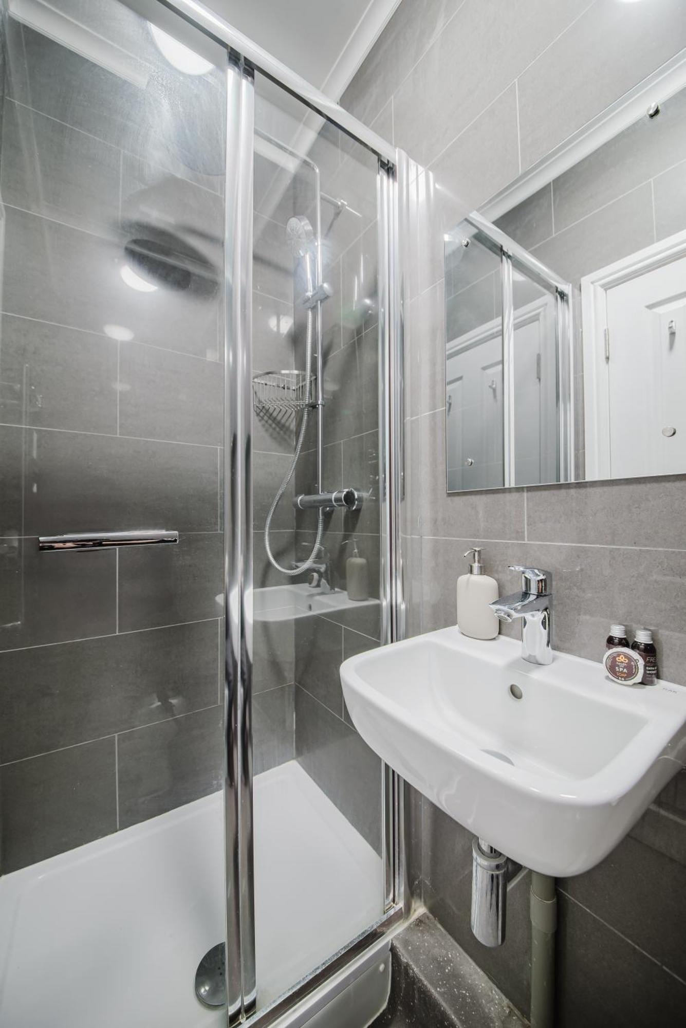 Leilighet Modern Cosy Corner Flat - 2 Bed Close To 2x Tube Stations *