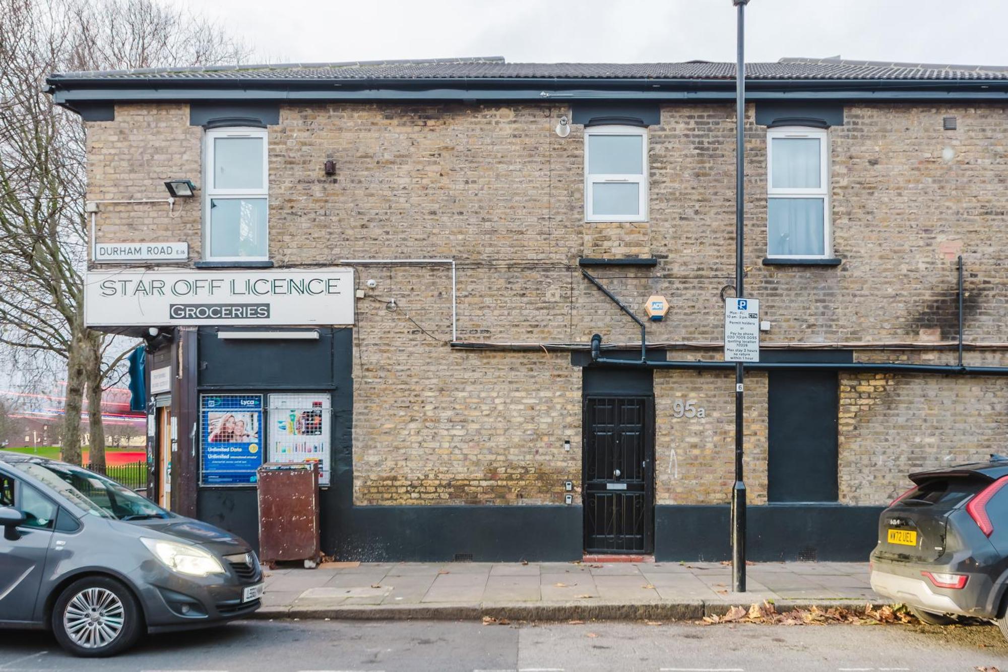 Modern Cosy Corner Flat - 2 Bed Close To 2x Tube Stations Leilighet London