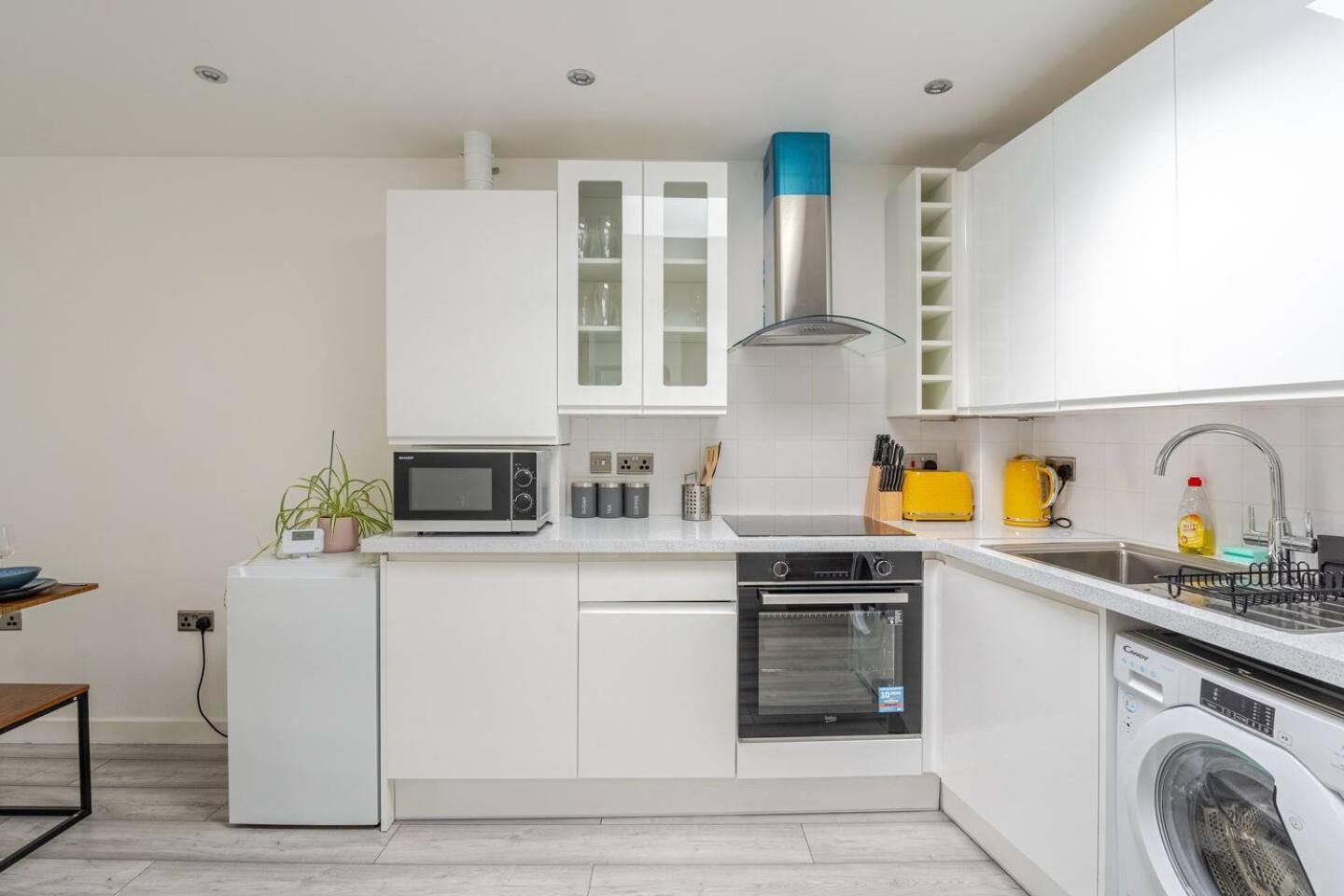 Apartment Beautiful Flat Near - Entire Flat - Equipped Kitchen - Private Bathroom London