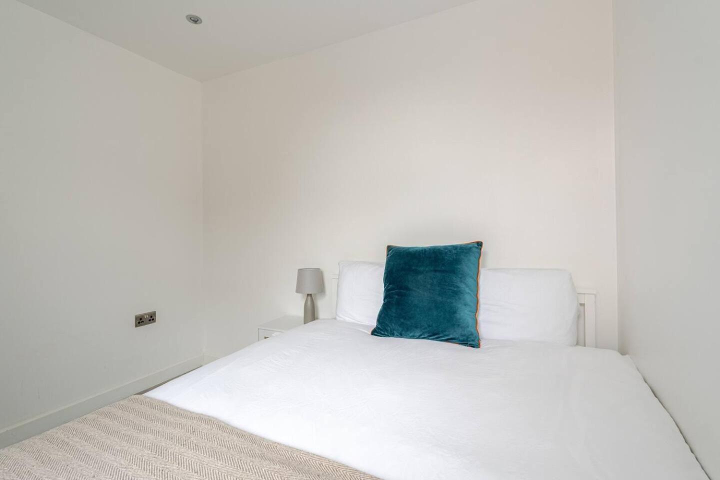 Beautiful Flat Near - Entire Flat - Equipped Kitchen - Private Bathroom