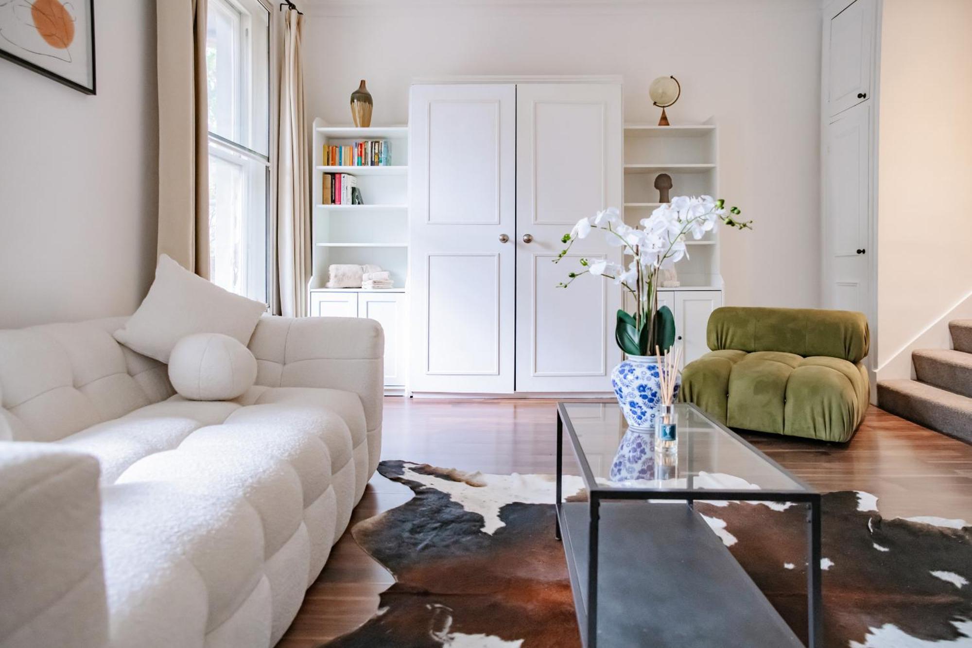 A Modern Luxury Apartment *