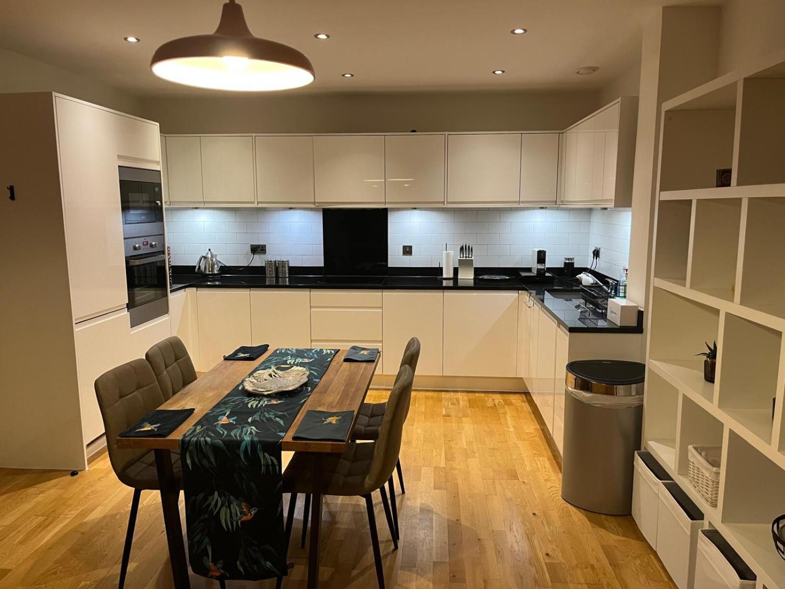 Apartment Bright And Comfy 3 Bed London