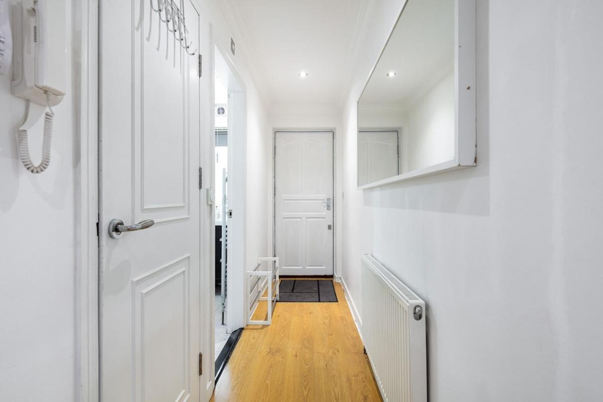 Modern Two Bed With Free Gated Parking Space *