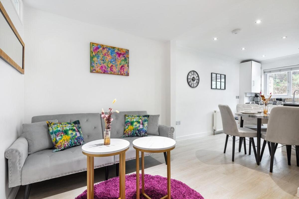 Apartment Modern Two Bed With Free Gated Parking Space London