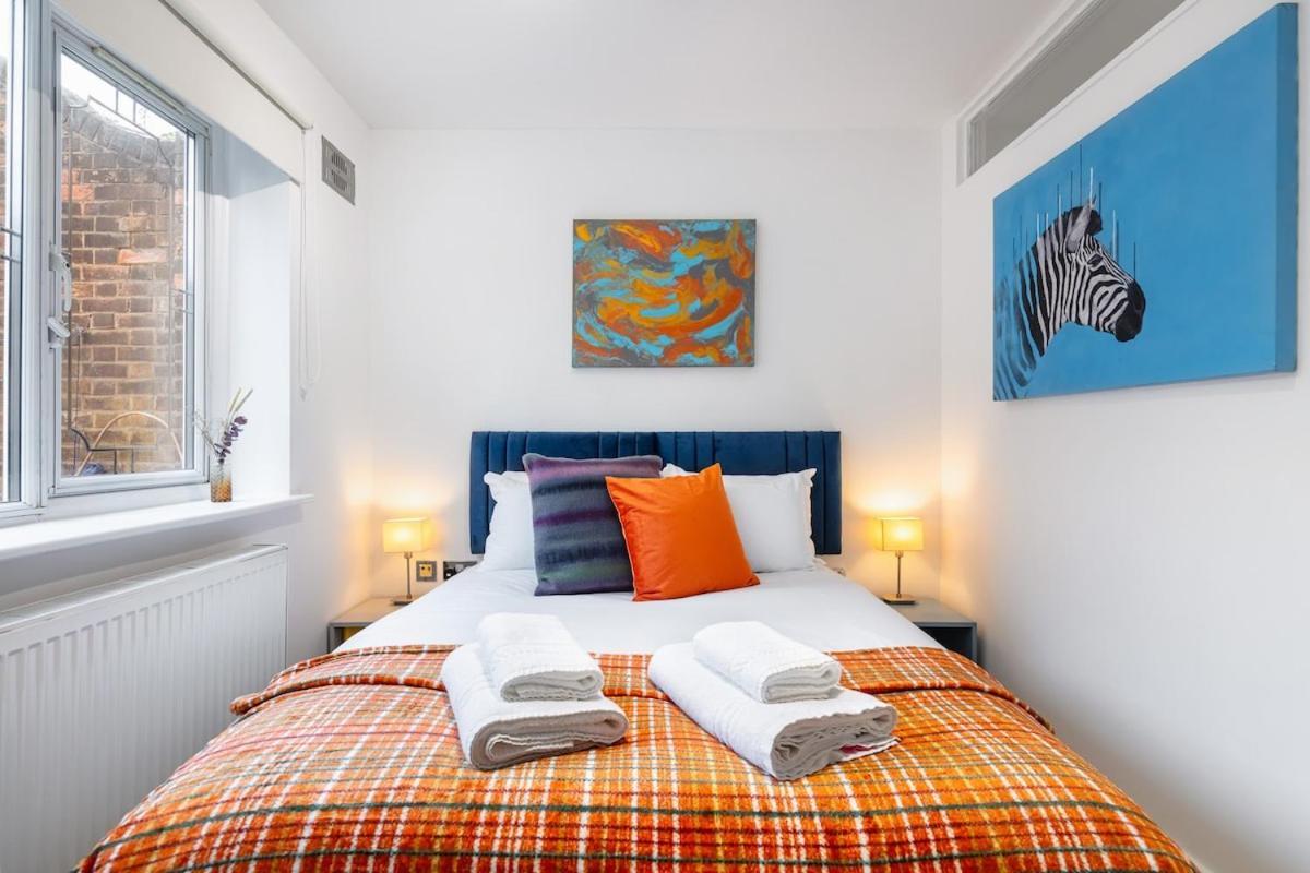 Modern Two Bed With Free Gated Parking Space
