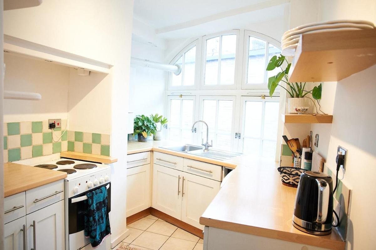 Bright & Spacious In Fitzrovia Apartment