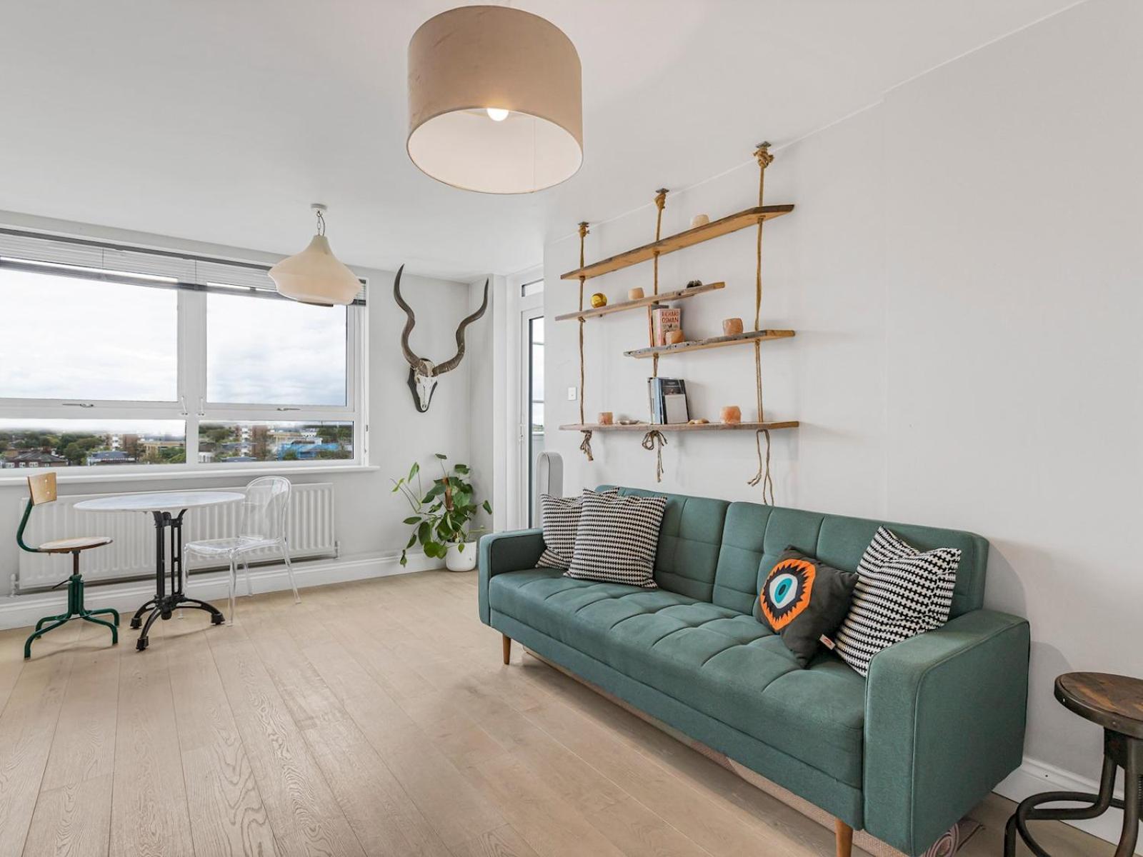 Pass The Keys Modern In Goldhawk West Londen