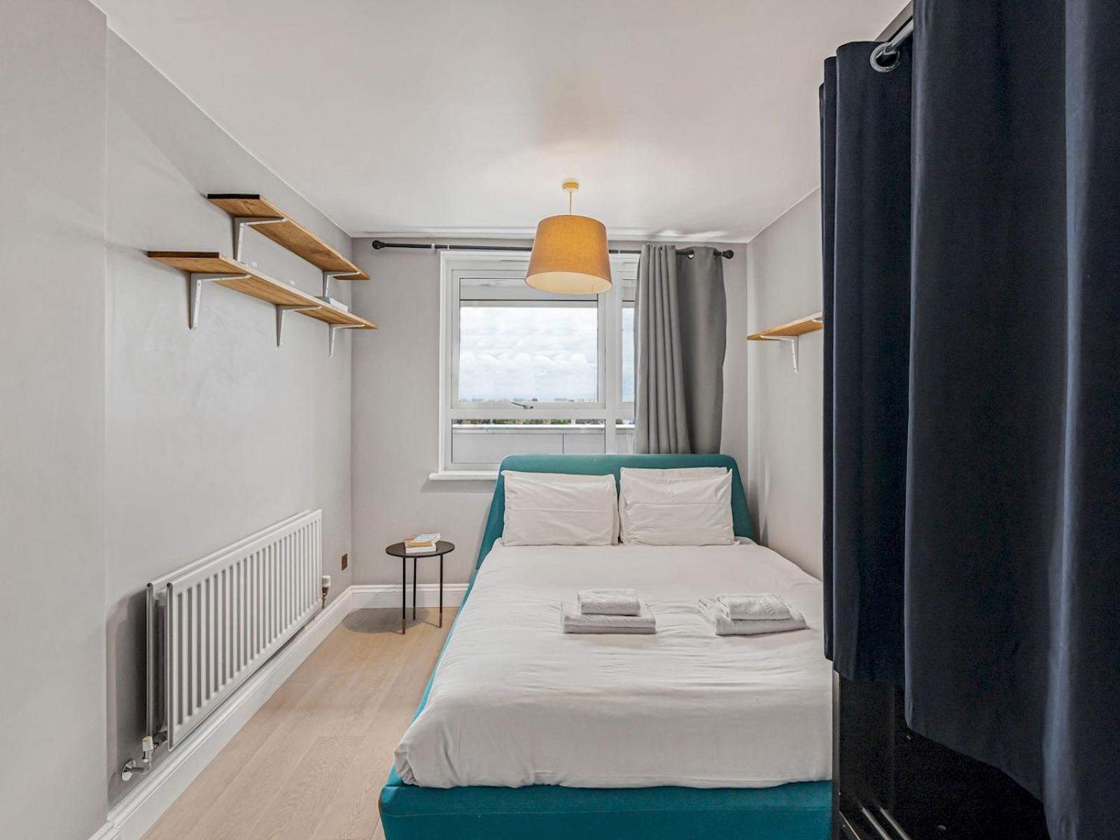 Pass The Keys Modern In Goldhawk West * Londen