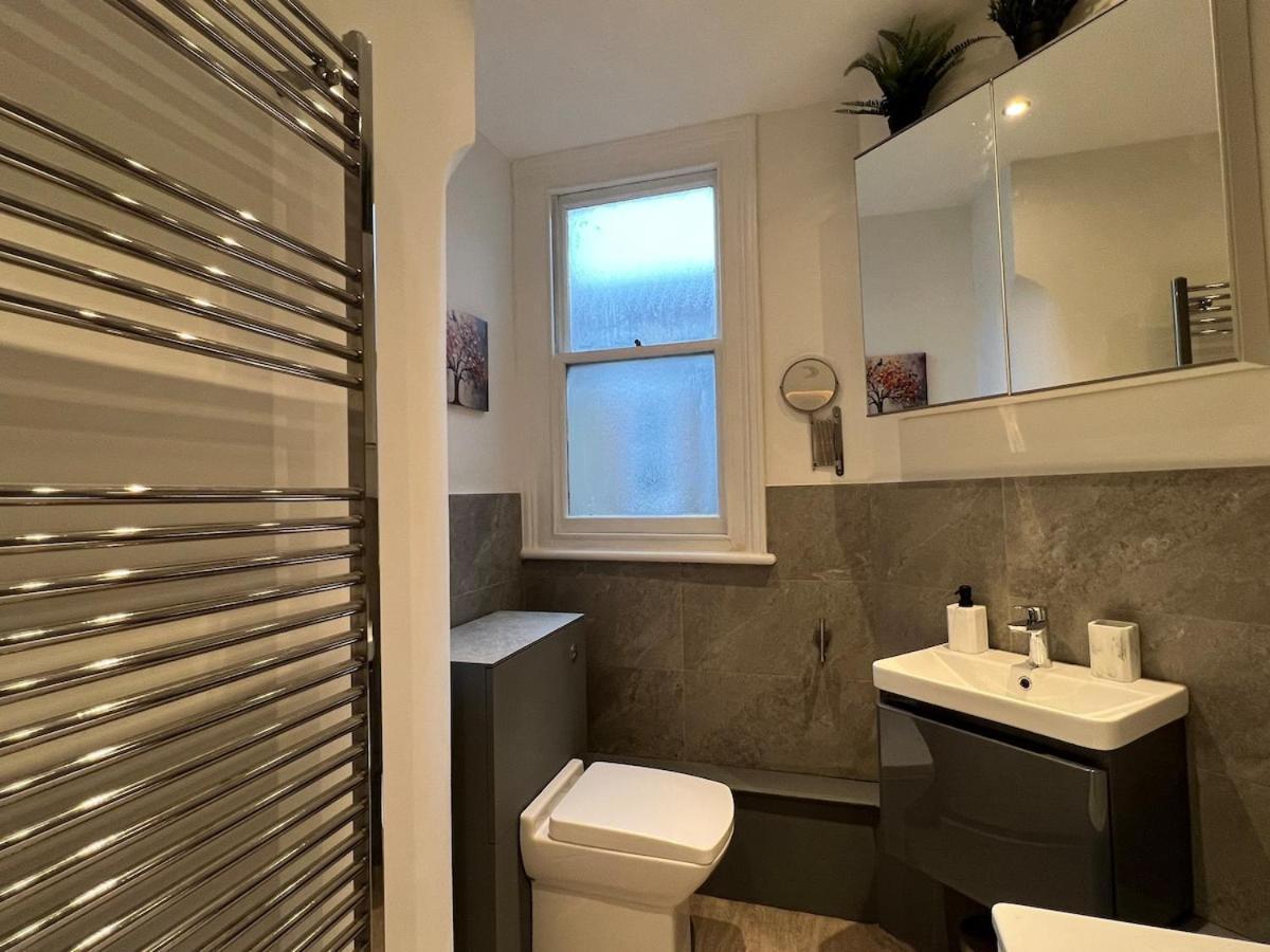 2 Bedroom Luxury Flat In Centre Of Muswell Hill Apartment