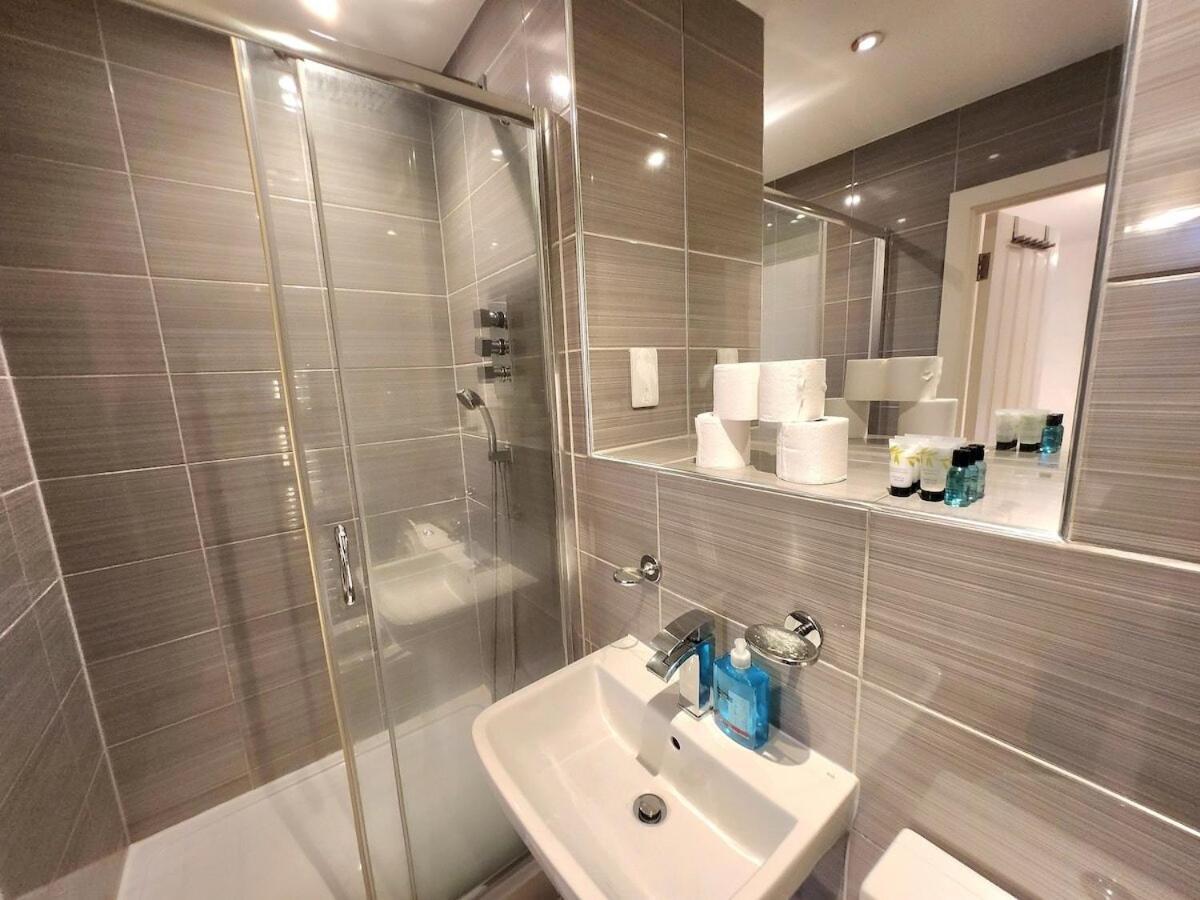 Comfortable 2br Flat - 1 Min To Tube, Sleeps 6 * London