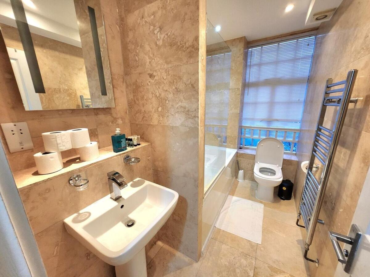 Apartment Comfortable 2br Flat - 1 Min To Tube, Sleeps 6