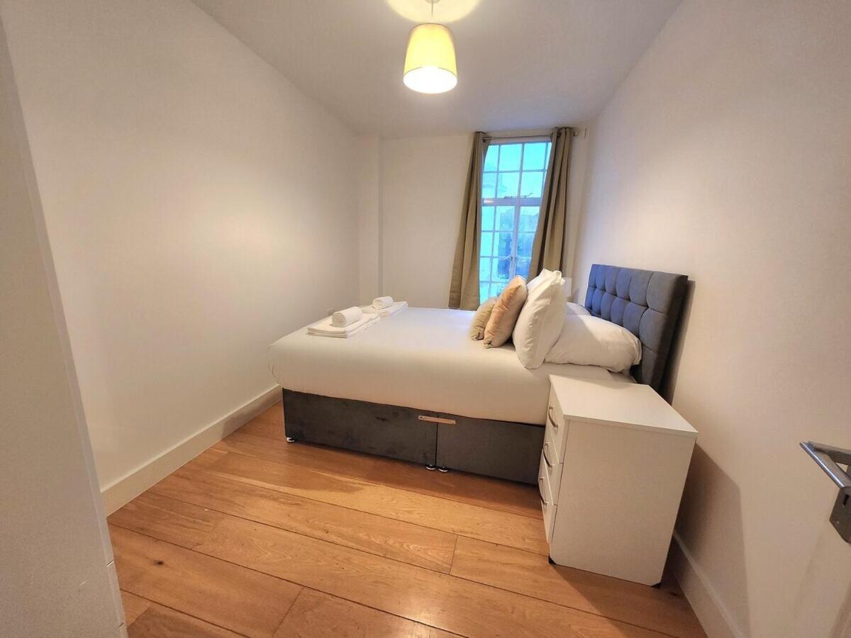 Apartment Comfortable 2br Flat - 1 Min To Tube, Sleeps 6
