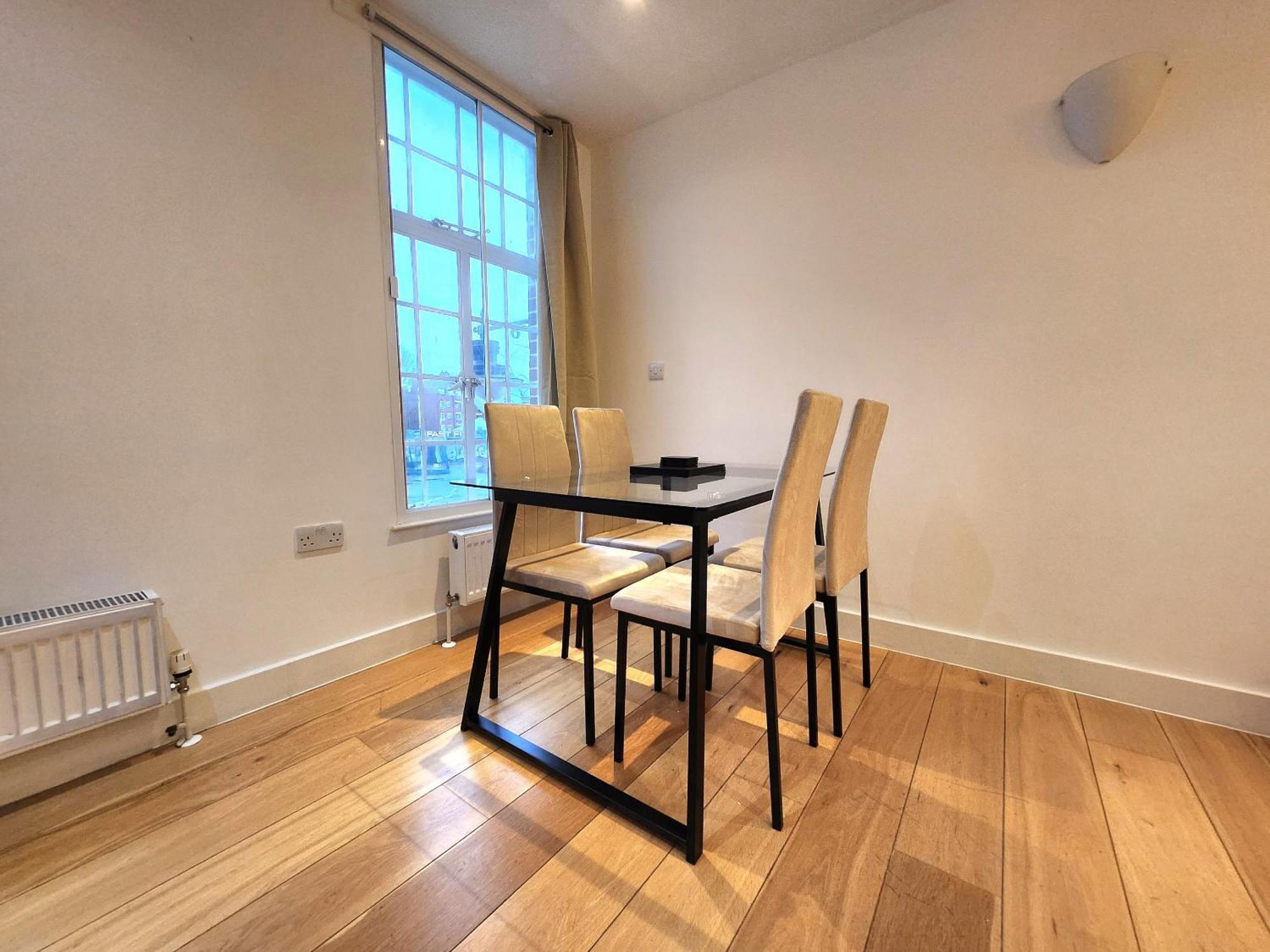 Comfortable 2br Flat - 1 Min To Tube, Sleeps 6 London
