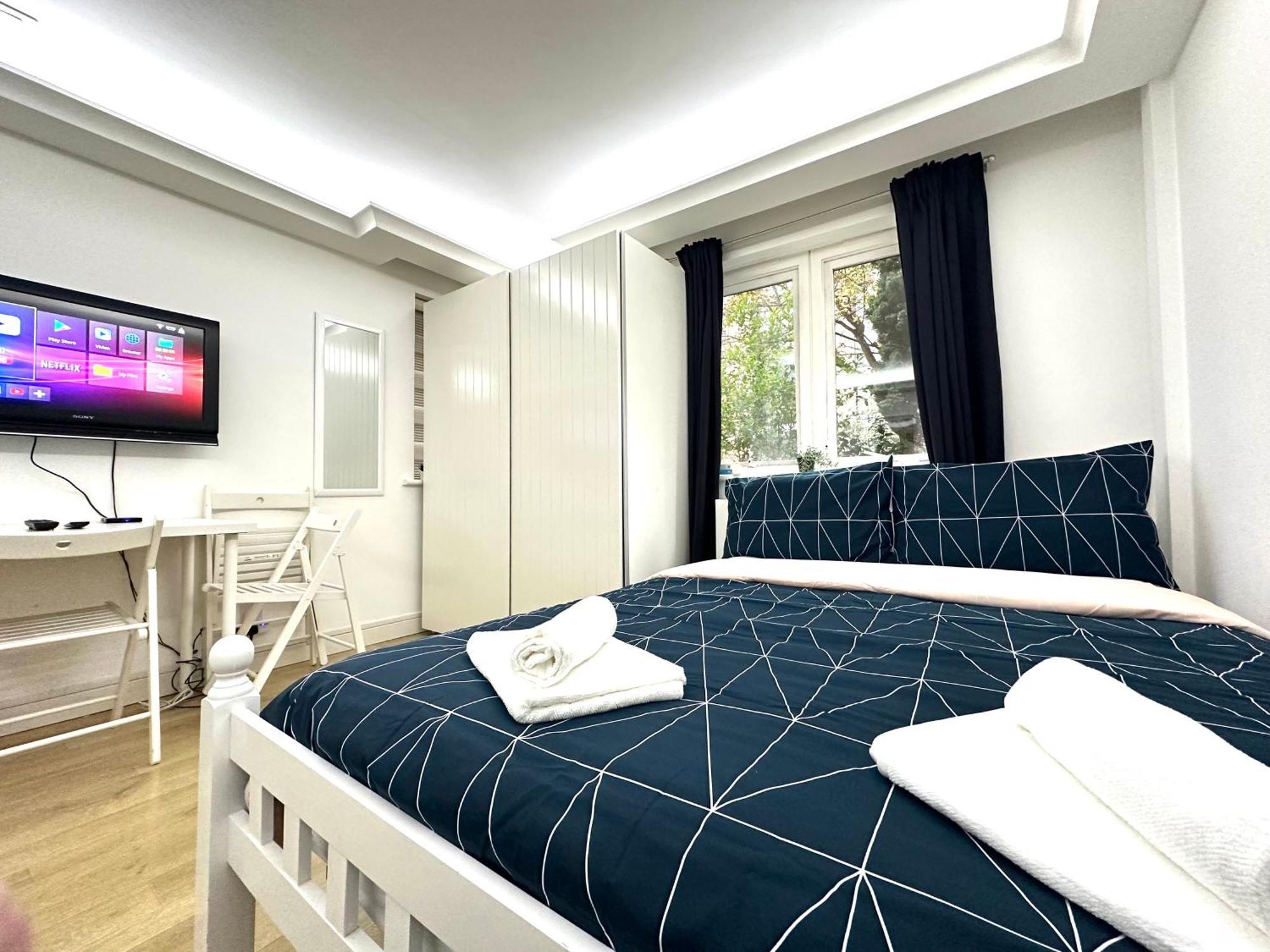 Laburnum House-comfortable Near Of