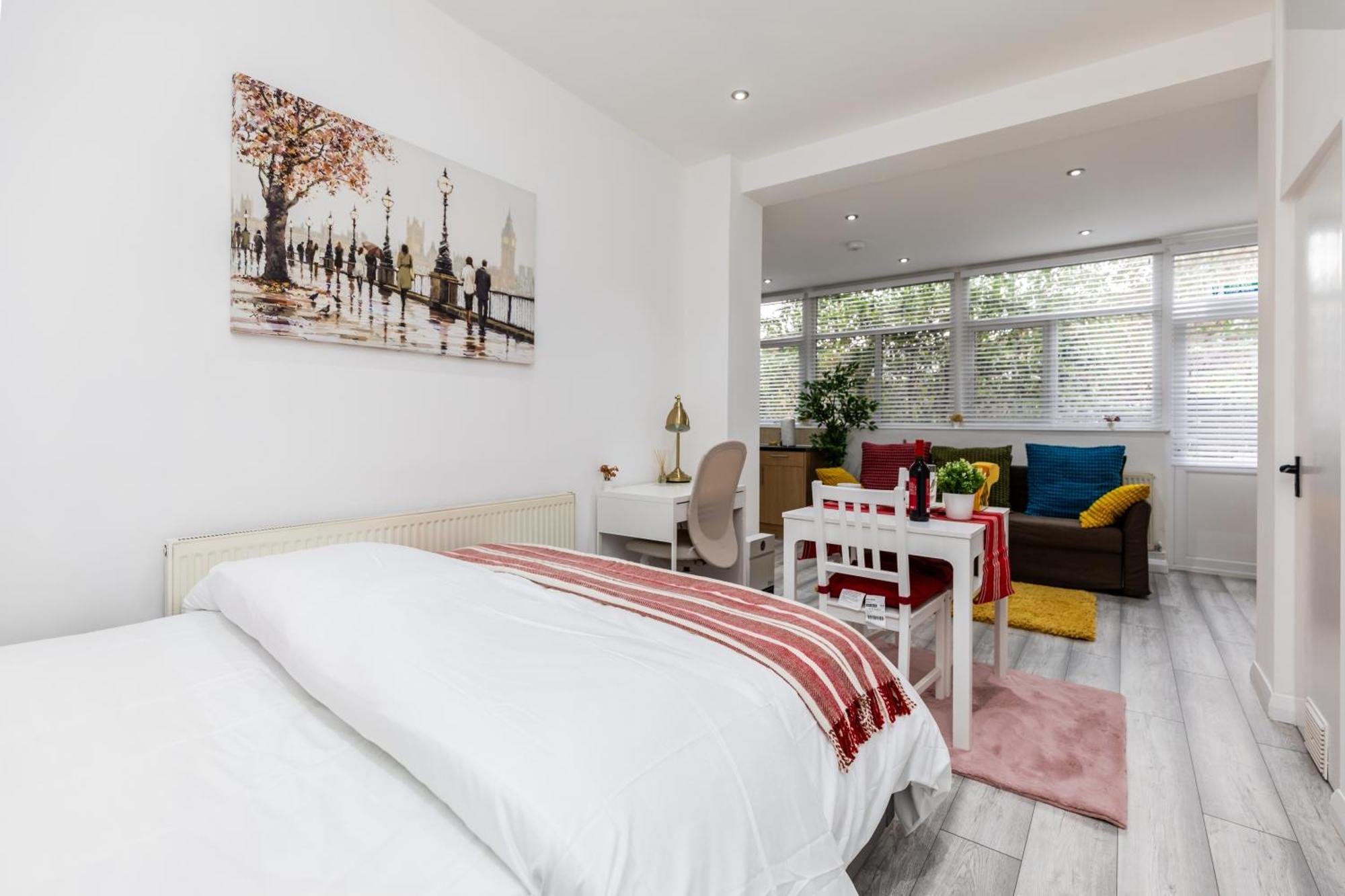 Deluxe - Airport & Excel Ideal For Long * London