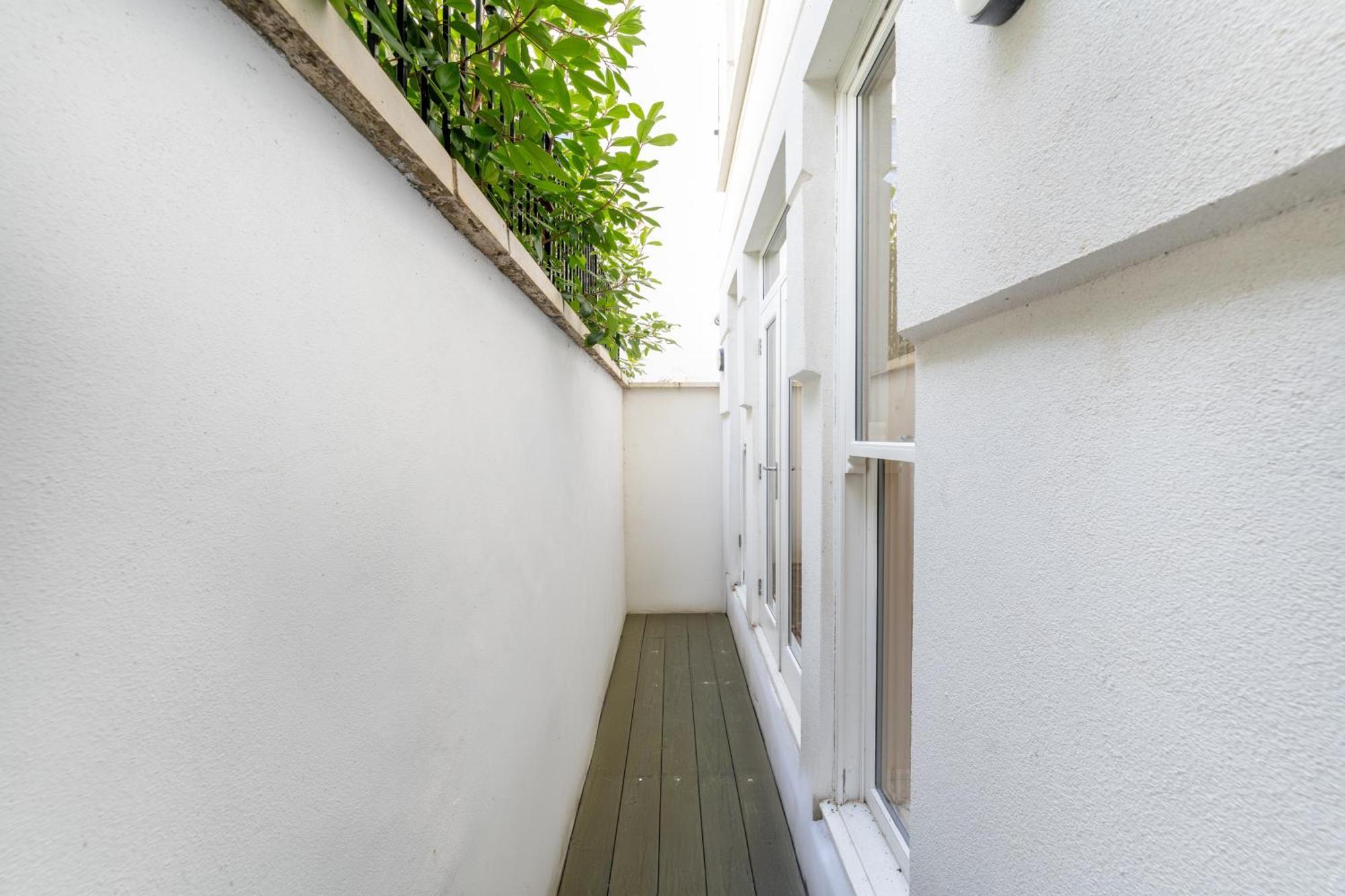 Newlands Punks By Artsy Appartement