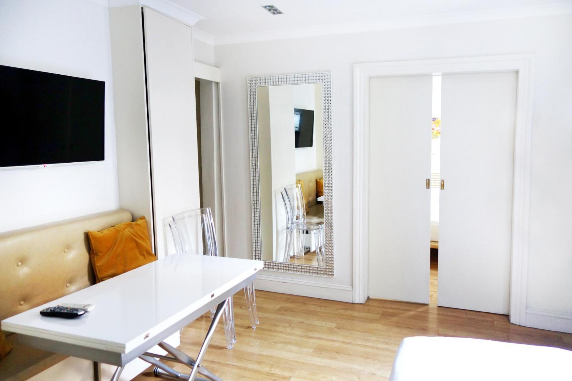 Apartment-sleeps 4-98 Walking Score Appartement *