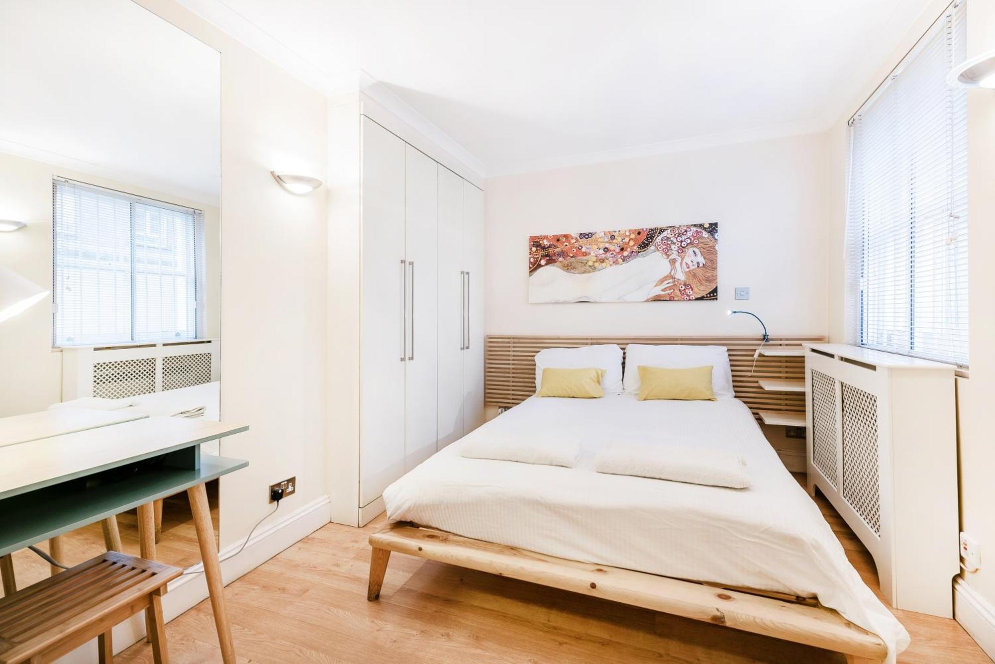 Apartment-sleeps 4-98 Walking Score Appartement