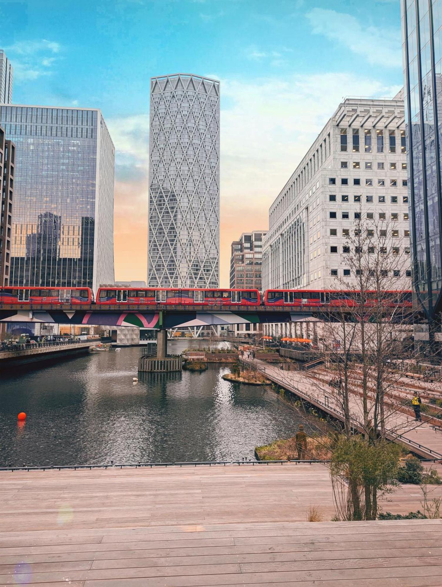 Charming 2-bedroom Canary Wharf - *