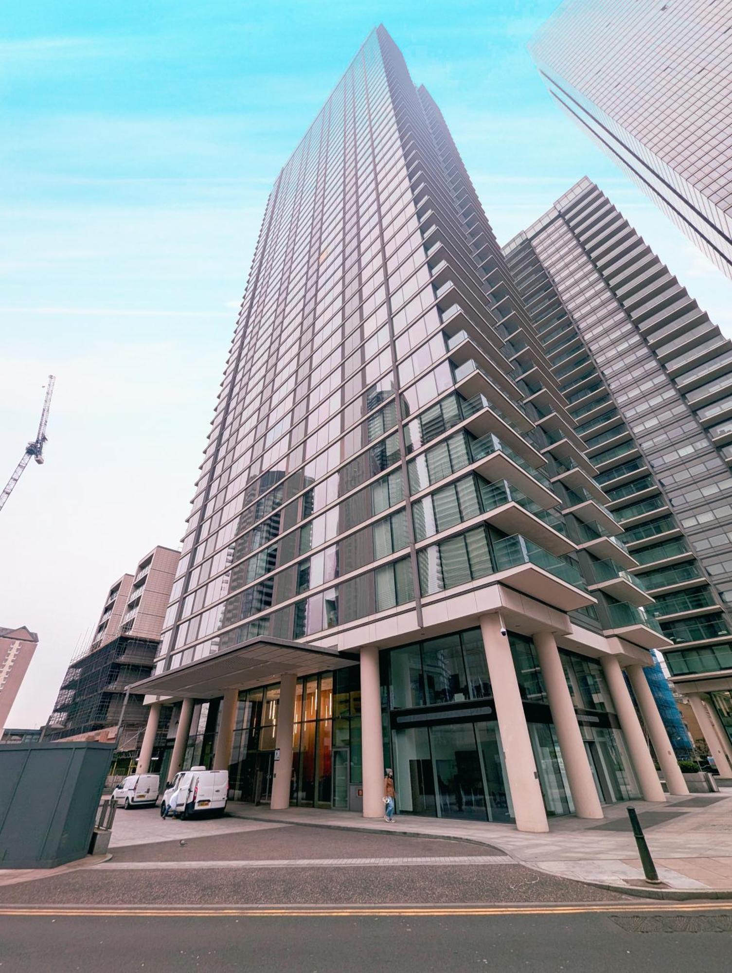Charming 2-bedroom Canary Wharf - *