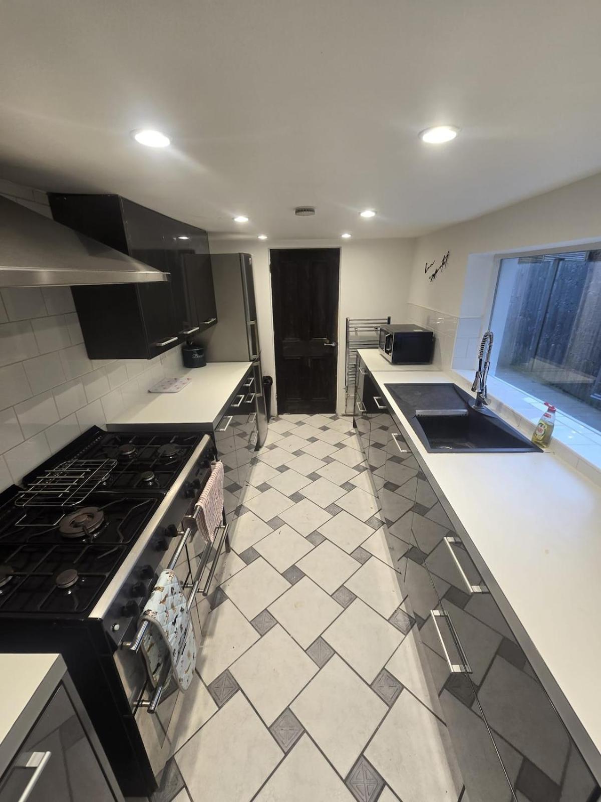 Brixton 5 Bedroom Wonder Holiday home *