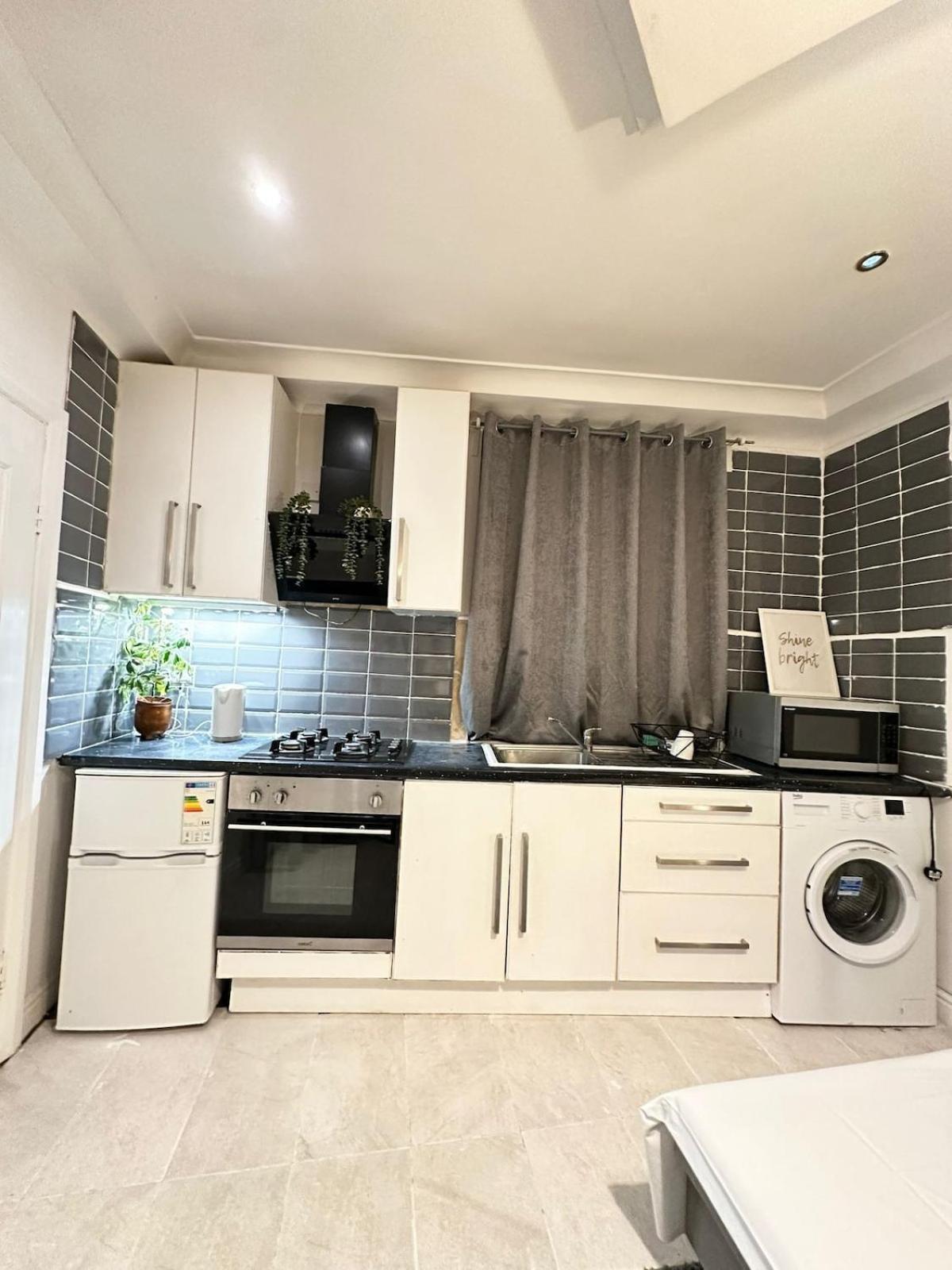 One Bedroom Flat Bell Street Apartment