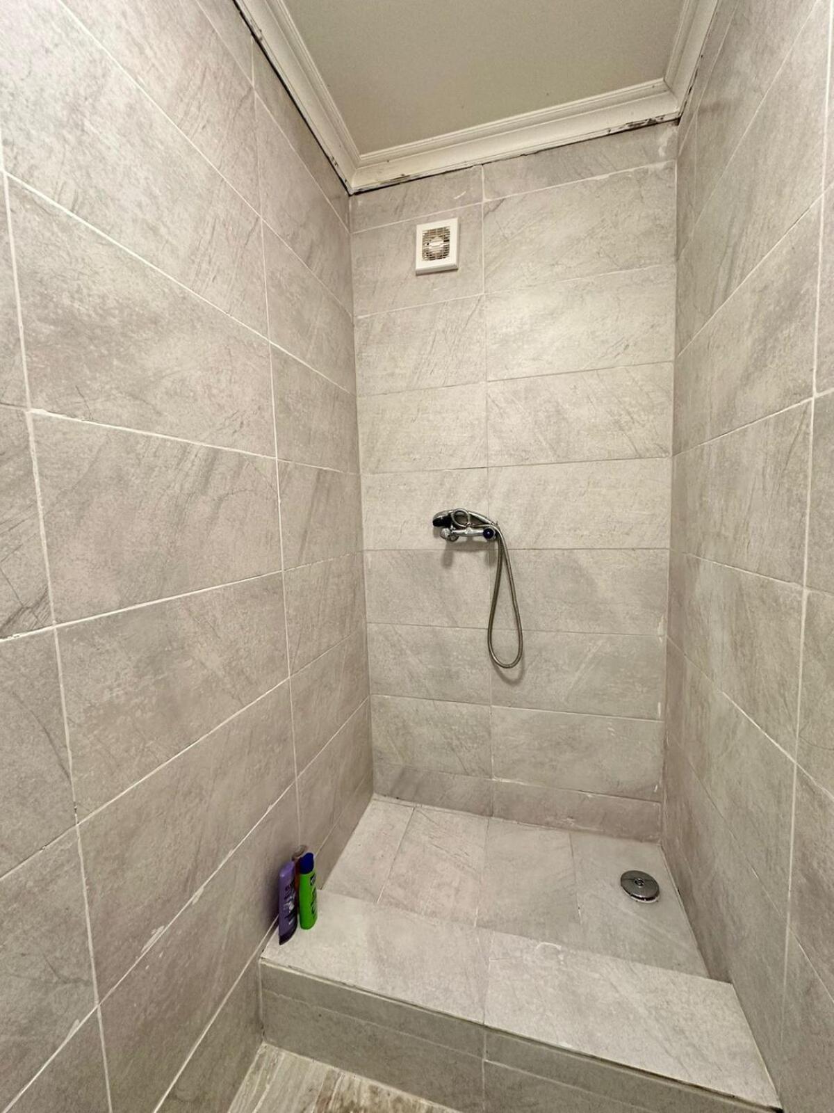 One Bedroom Flat Bell Street London