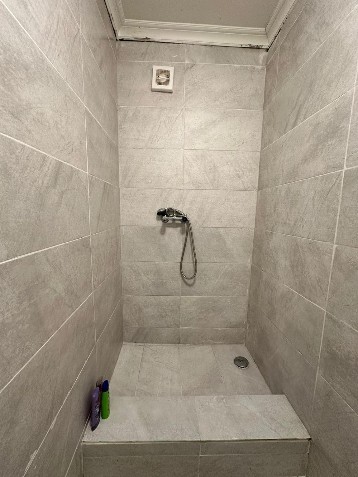 One Bedroom Flat Bell Street London