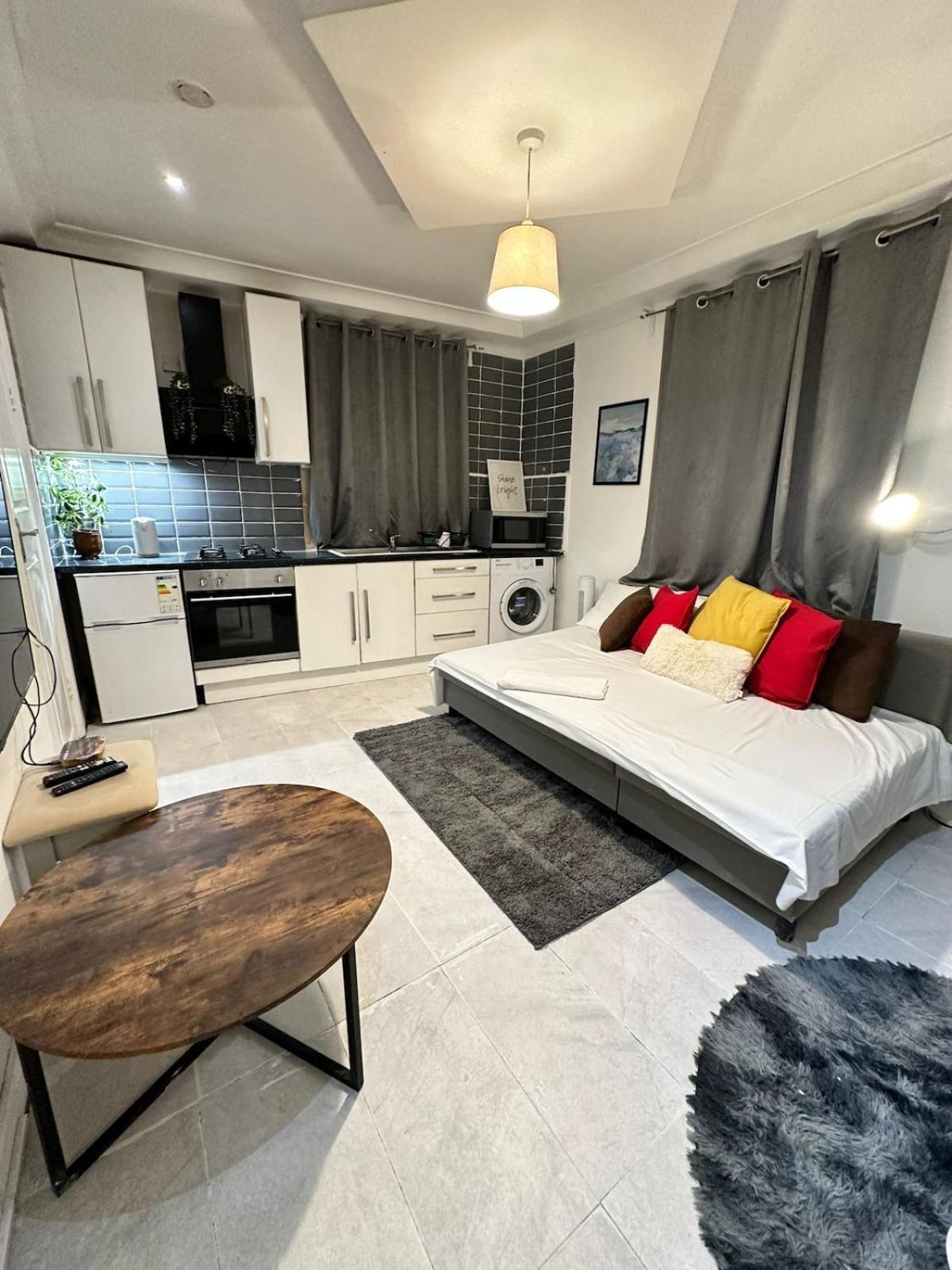One Bedroom Flat Bell Street Apartment *