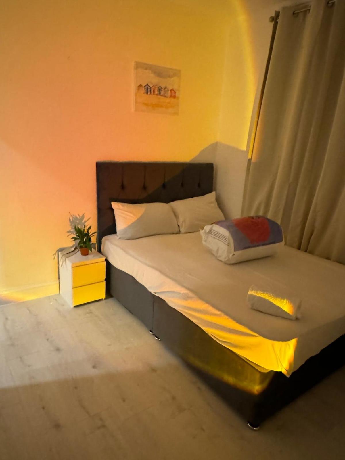 One Bedroom Flat Victoria London