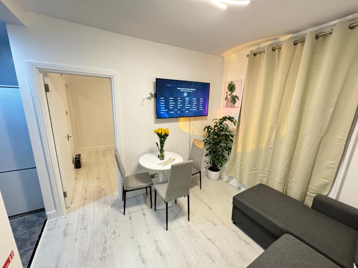 One Bedroom Flat Victoria Apartment