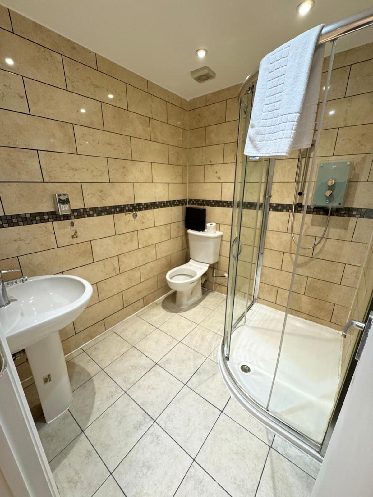 One Bedroom Flat Victoria Apartment London