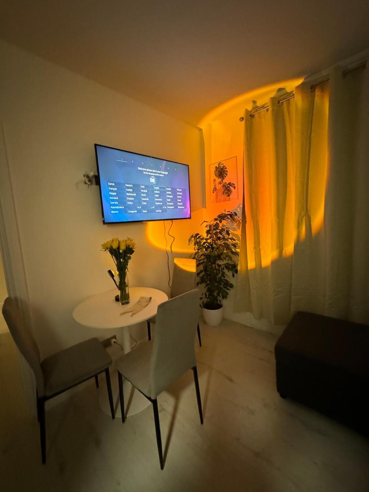 One Bedroom Flat Victoria * London