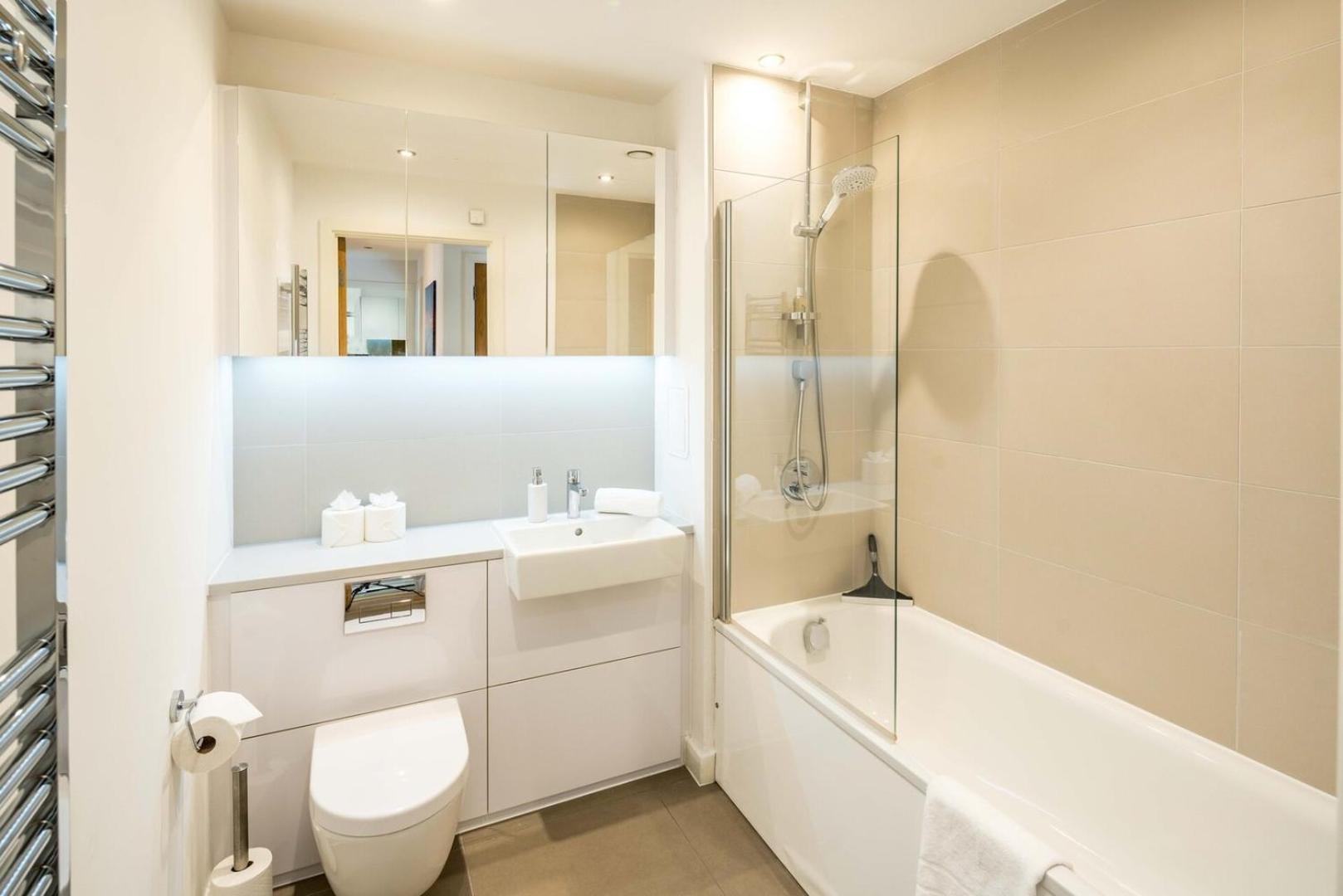Modern 3-bed Flat In Bermondsey Apartment London