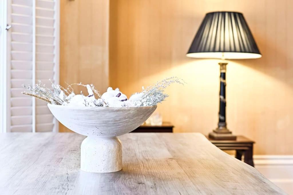 Elegant Victorian Flat Near Chelsea Embankment Apartment
