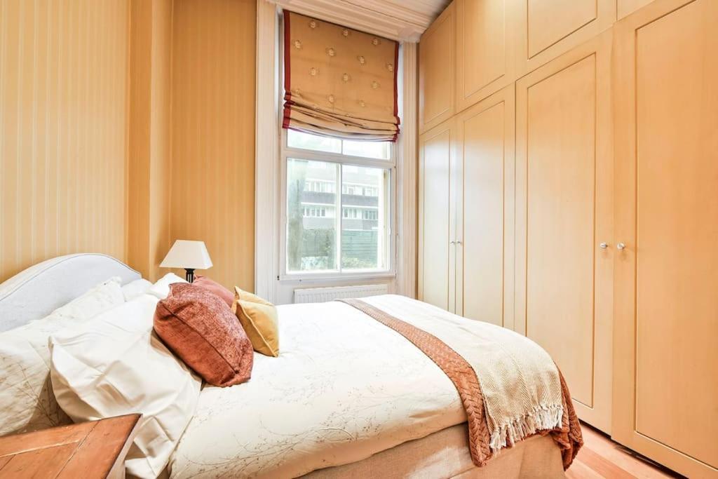 Apartment Elegant Victorian Flat Near Chelsea Embankment London