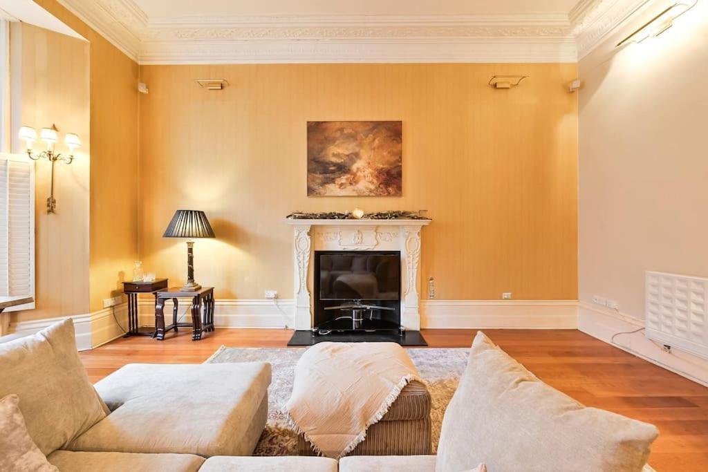 Apartment Elegant Victorian Flat Near Chelsea Embankment